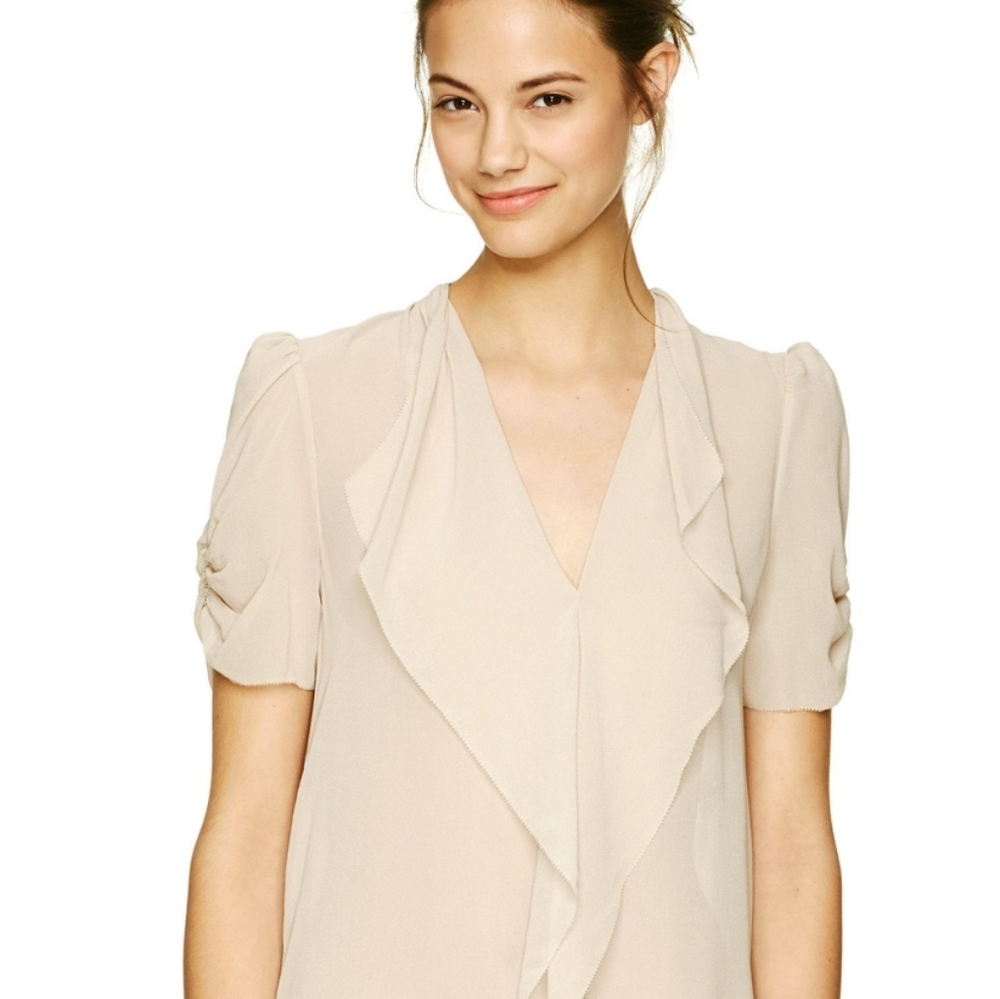 Sold - Aritzia Babaton Tinsley 100% silk blouse
